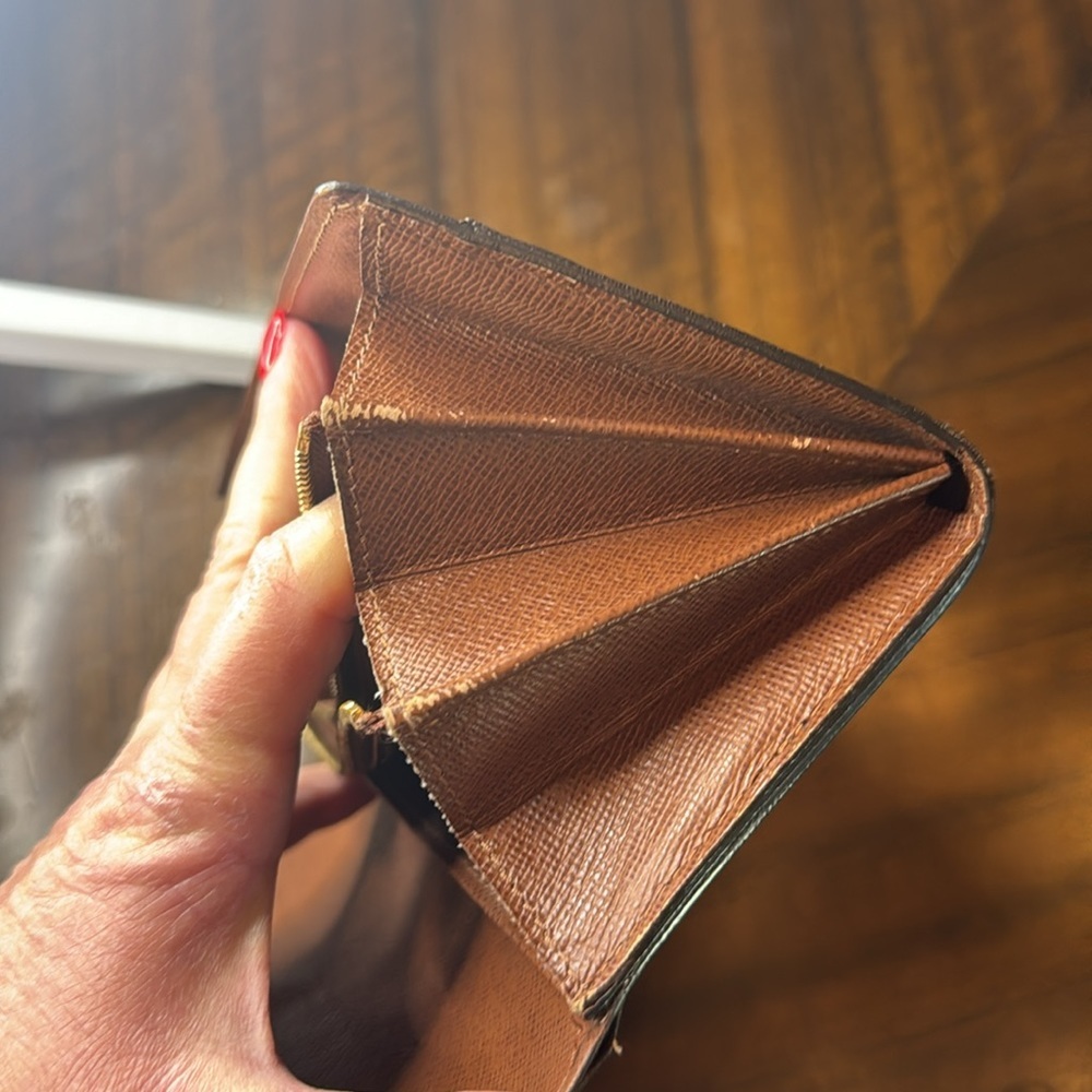 Louis Vuitton Sarah Wallet - Picture 6 of 14